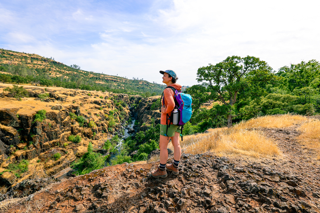 Two women doing the Yahi Trail hike in Bidwell Park Chico California