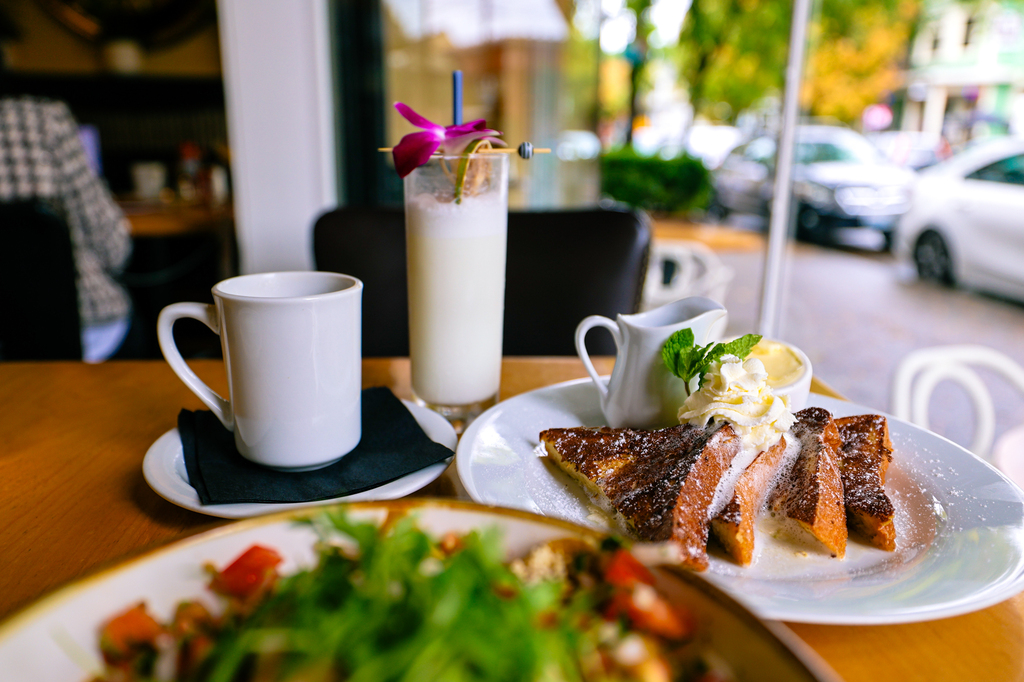 Portland Oregon walking tour brunch food at Papa Haydn