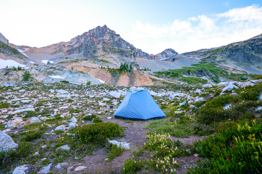 ultralight backpacking tent at wing lake