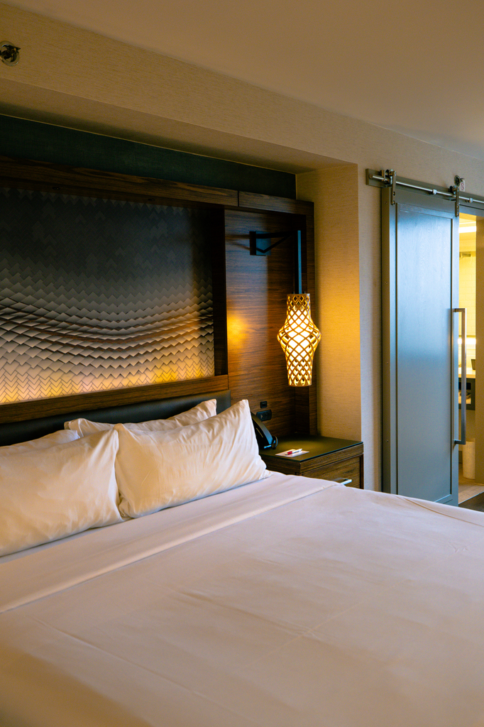 Seattle Airport Marriott room and bed