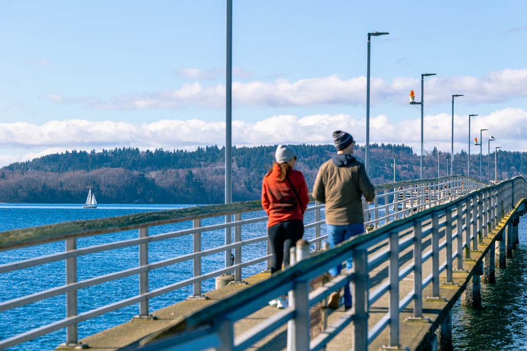 Walking on the pier in des moines Washington